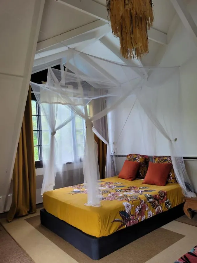 Fare Haurevaiti Moorea Paopao 0*,  بولينيزيا الفرنسية